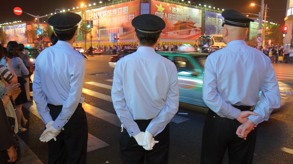 Des policiers à Shanghai