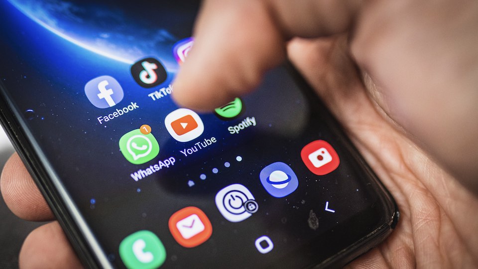 App icons from TikTok, YouTube and Facebook on a smartphone