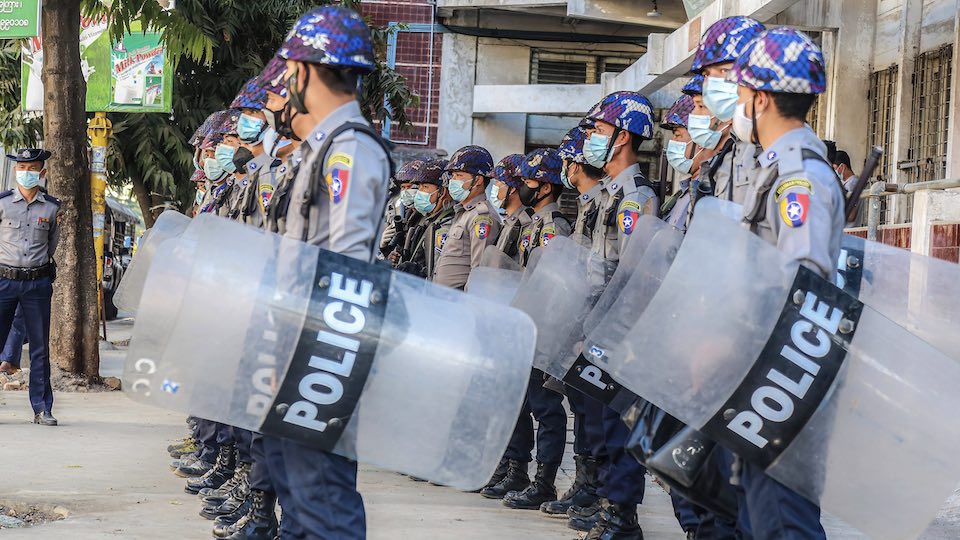 Polizei in der Stadt Mandalay einen Tag nach dem Putsch