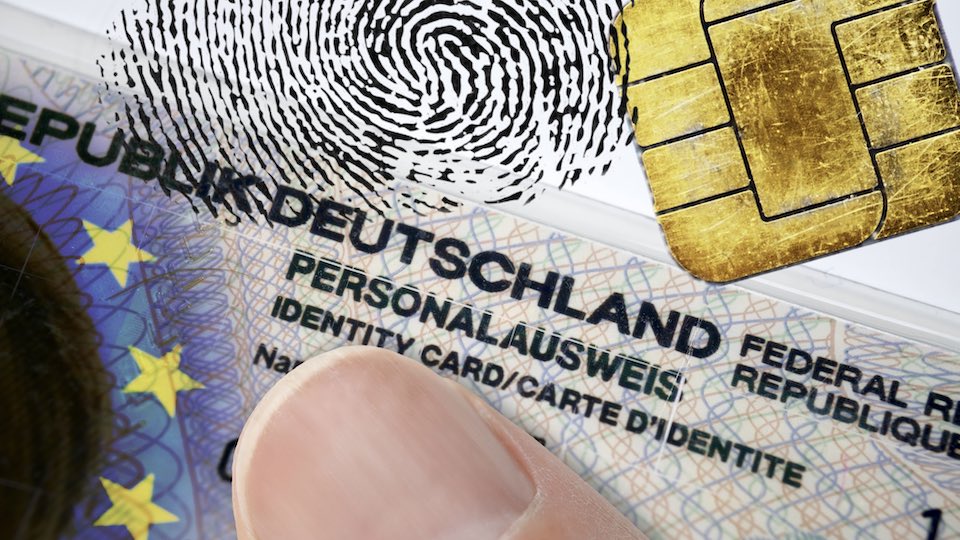 Personalausweis mit Fingerabdruck