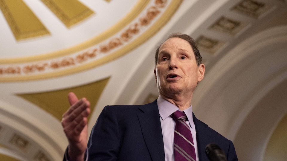 Wyden at the U.S. Capitol