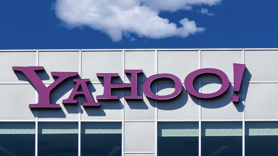 Yahoo-Schriftzug an einem Gebäude