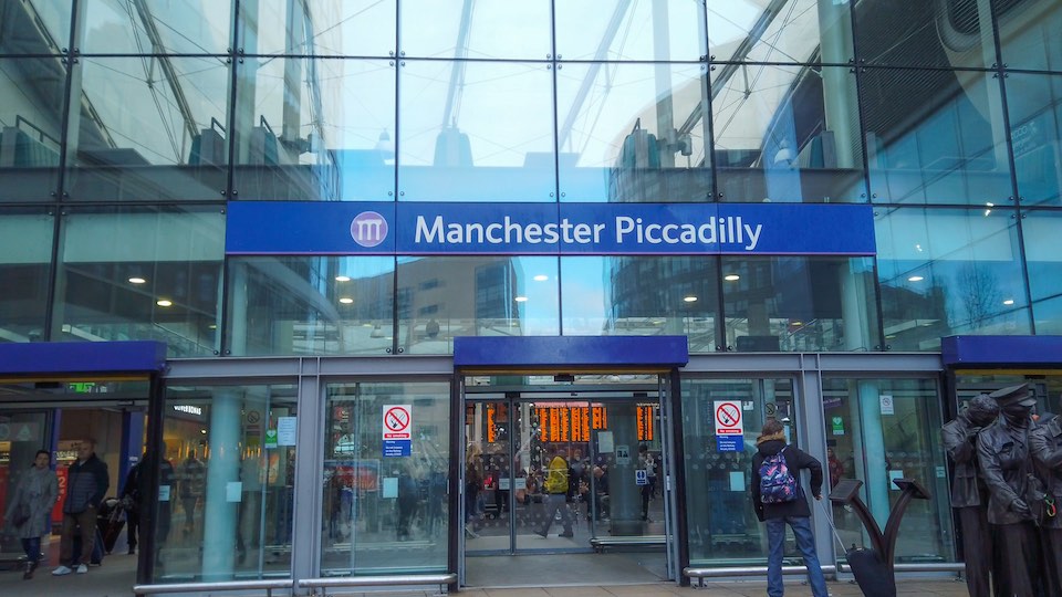 Eingang zum Piccadilly-Bahnhof in Manchester