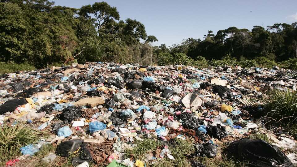 Garbage in a Brazilian nature preserve