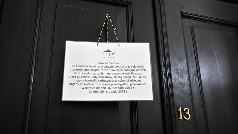 Sign with investigative committee notice hanging on a door